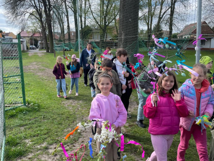 e6dd7bc9-9284-452f-b27f-7797eeff69f7