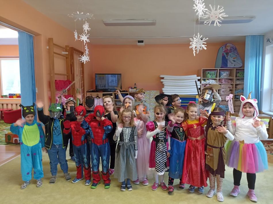 Karneval 25. 2. 2022 ve Sluníčkách