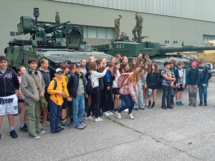 02545D78-DB4C-4380-AE0F-670BF251AF07