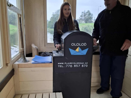 9f9798ff-8731-48d2-9269-7866f87dcb38